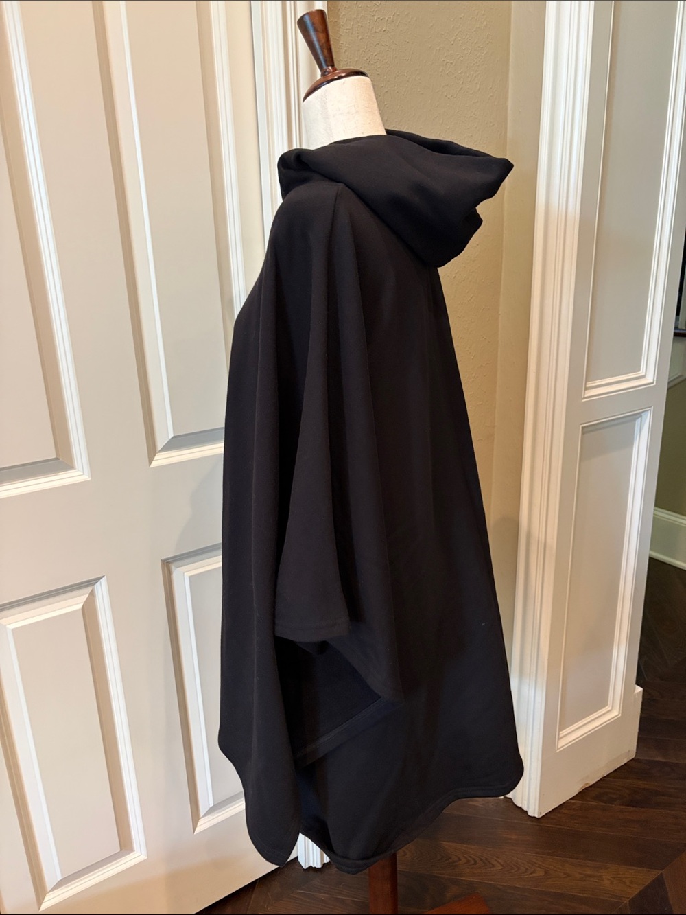 Bleusalt The Jillian Poncho Hooded Black One Size - Picture 2 of 6